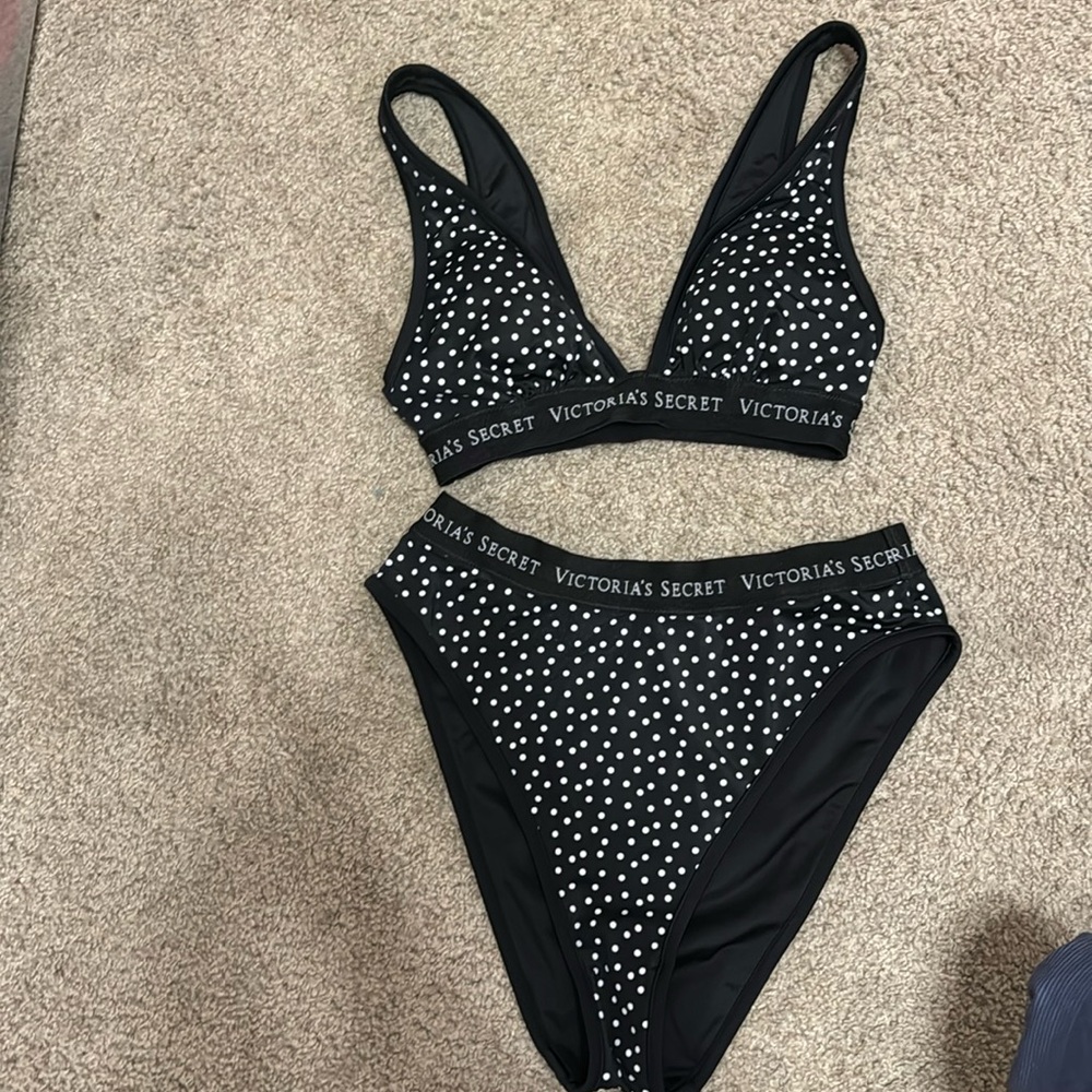 Black and white v-neck high waisted bikini set